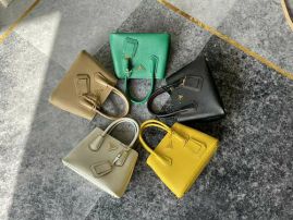 Picture of Prada Lady Handbags _SKUfw117028775fw